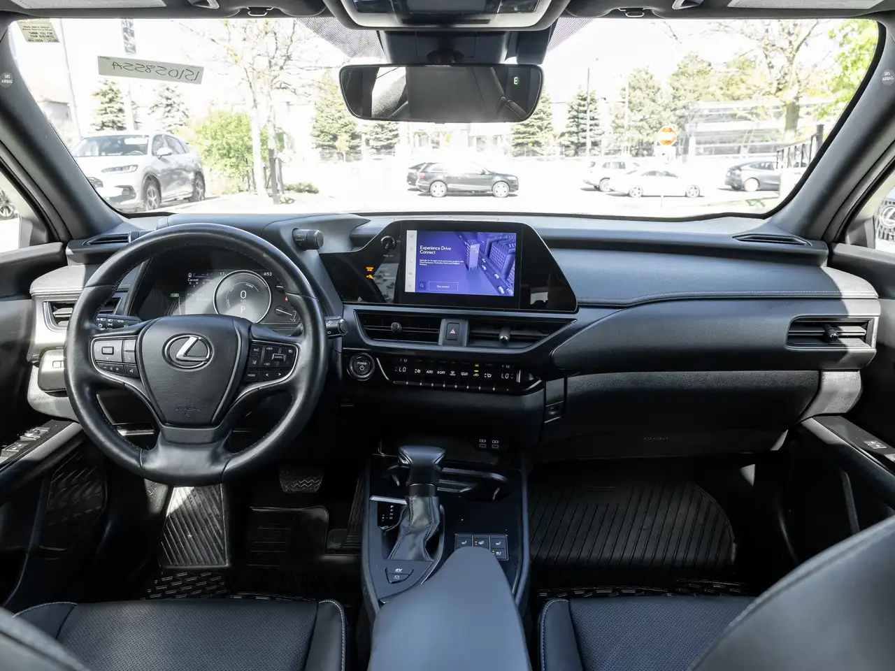 Lexus UX снимка Lexus UX