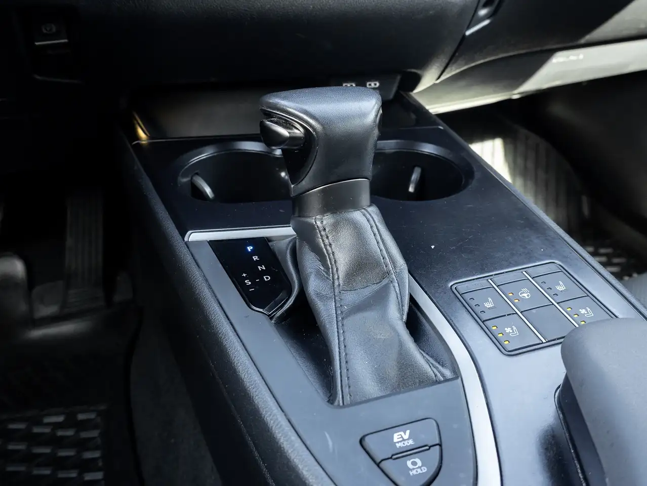 Lexus UX снимка Lexus UX