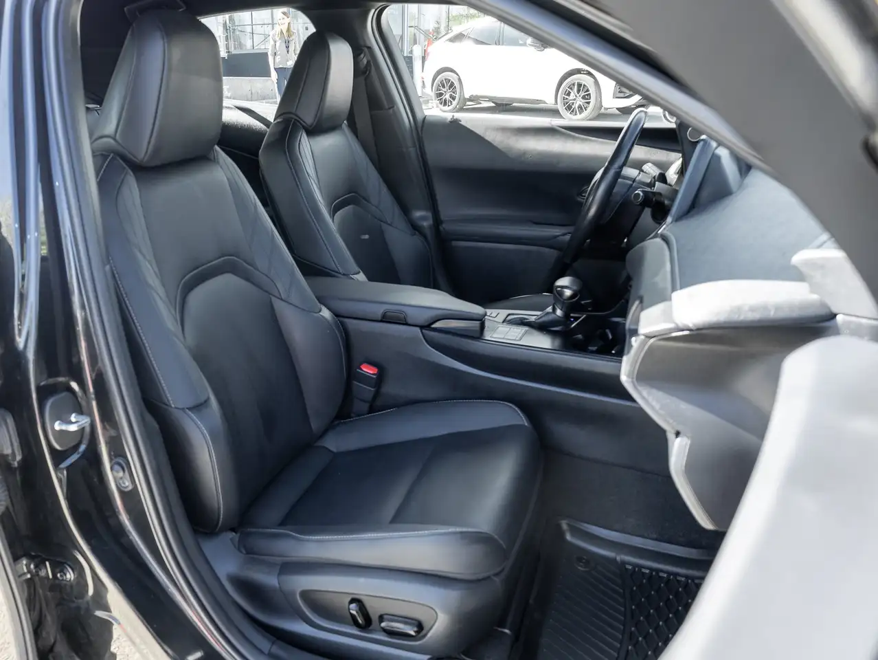 Lexus UX снимка Lexus UX