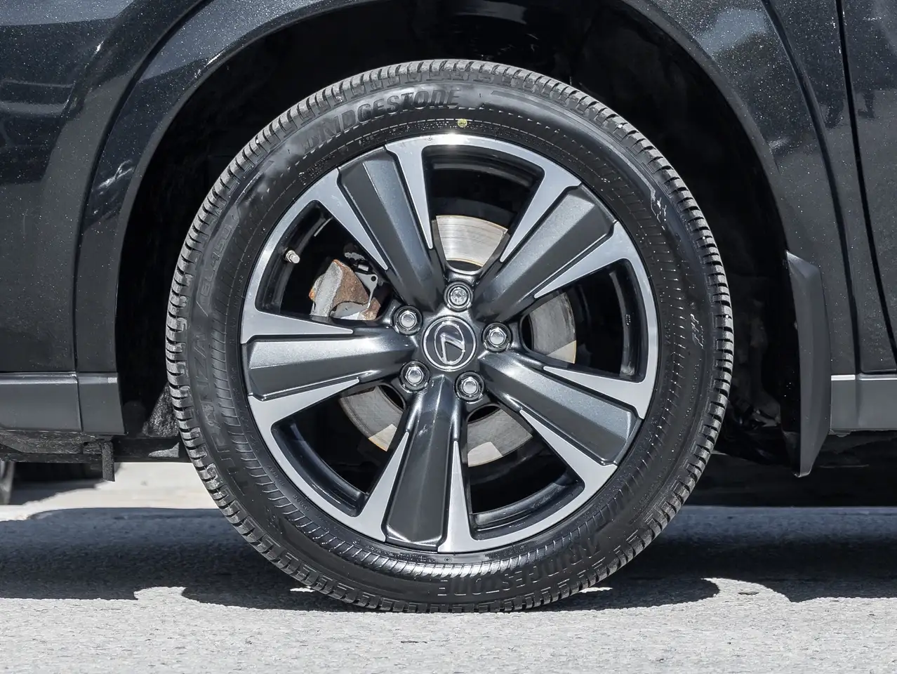 Lexus UX снимка Lexus UX