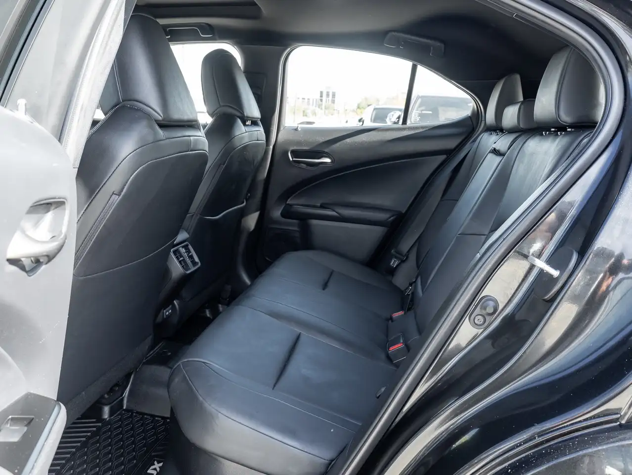Lexus UX снимка Lexus UX