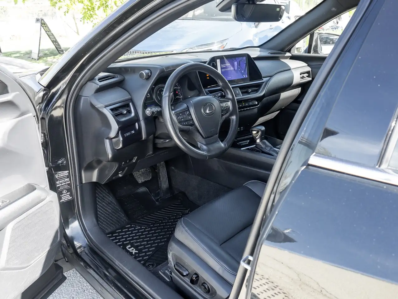 Lexus UX снимка Lexus UX