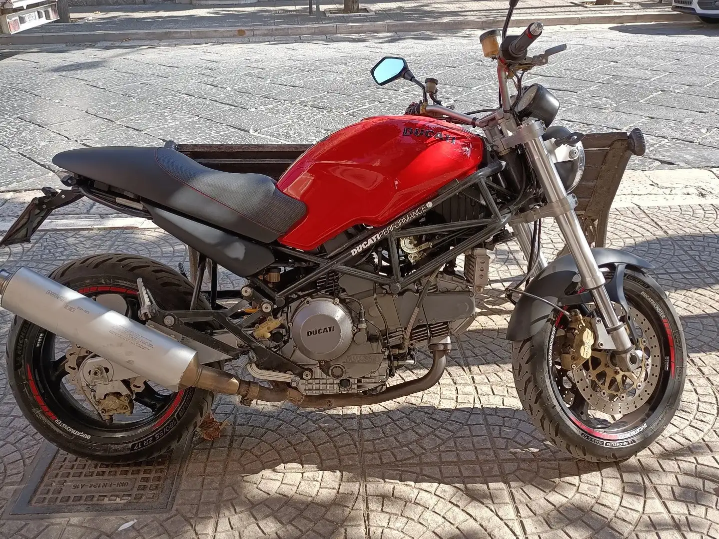 Ducati Monster 900 Rot - 1
