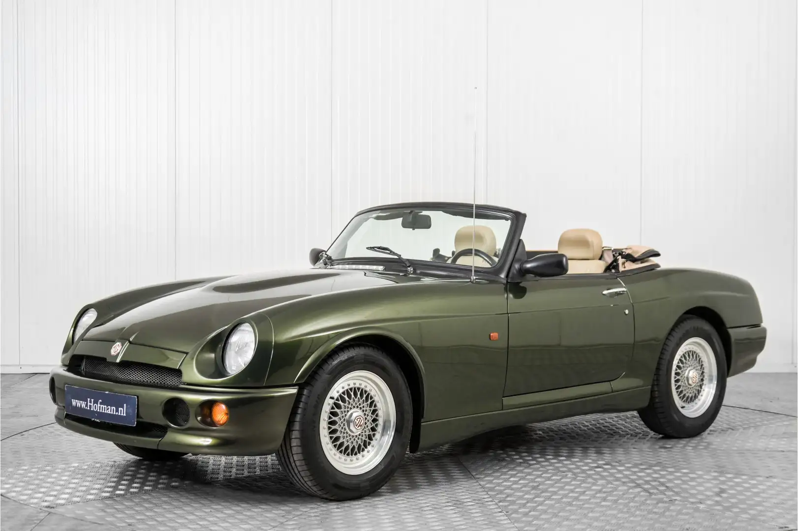 MG RV8 4.0 V8 LHD auto Groen - 1