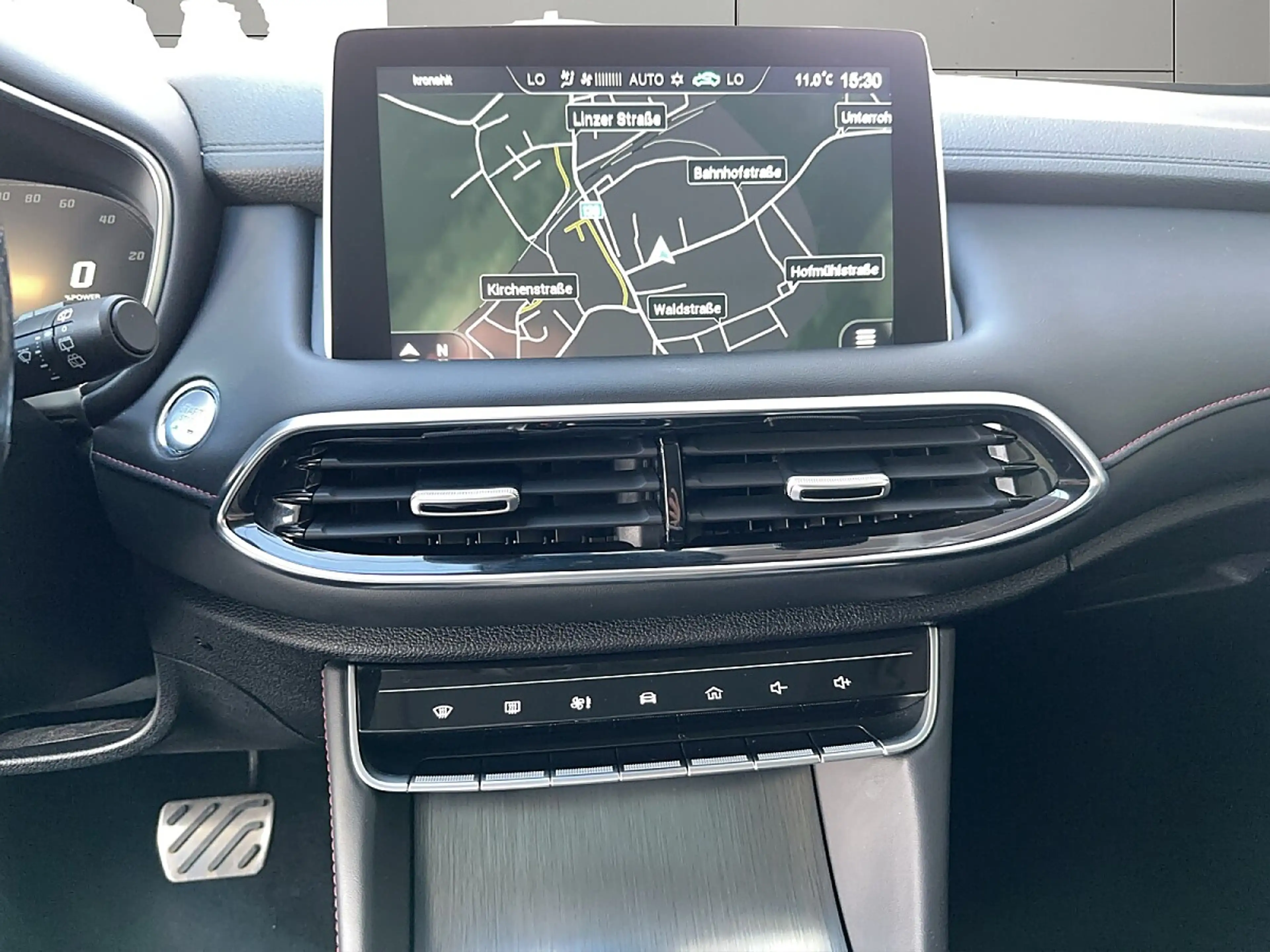 MG EHS 1,5T GDI PHEV Luxury Aut. — photo 11