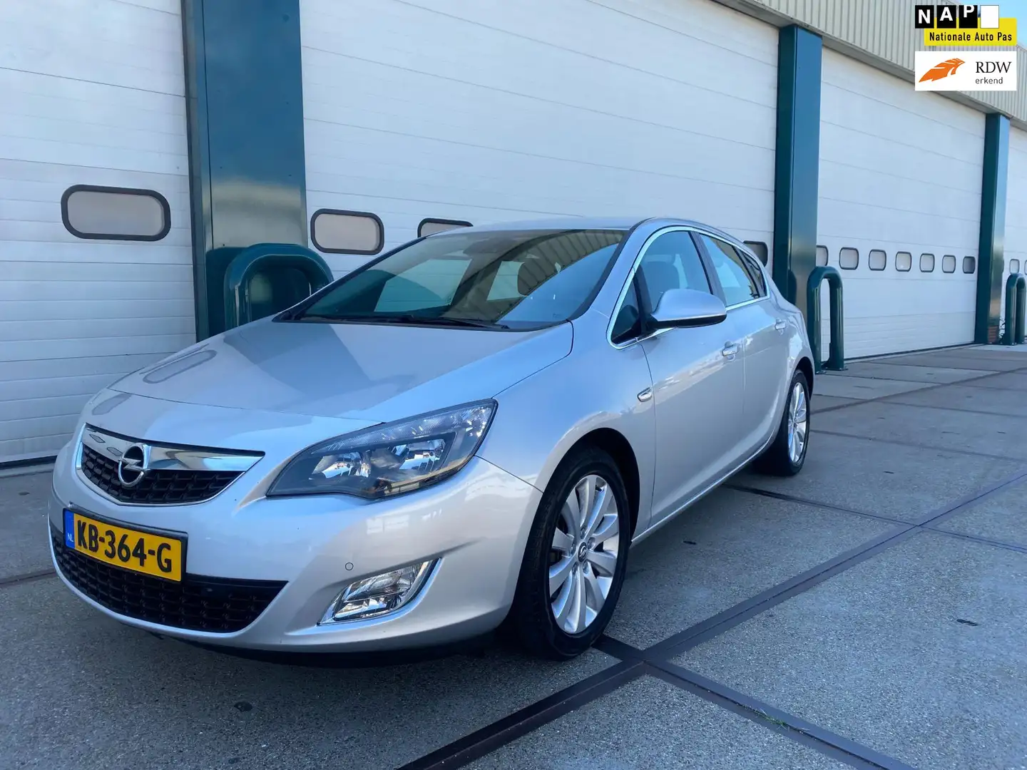 Opel Astra 1.7 CDTi S/S Cosmo Gris - 1