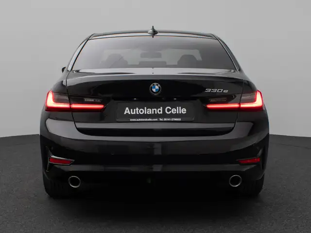 BMW 3 Series view 8