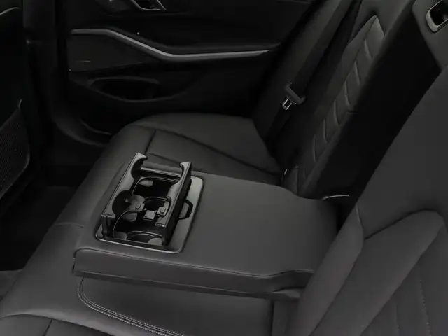 BMW 3 Series view 28