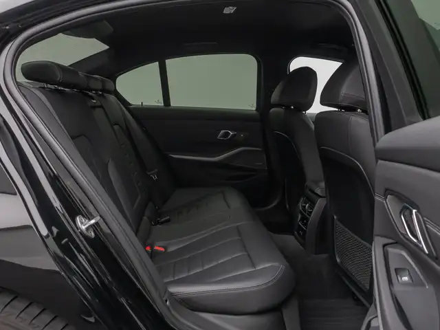BMW 3 Series view 26
