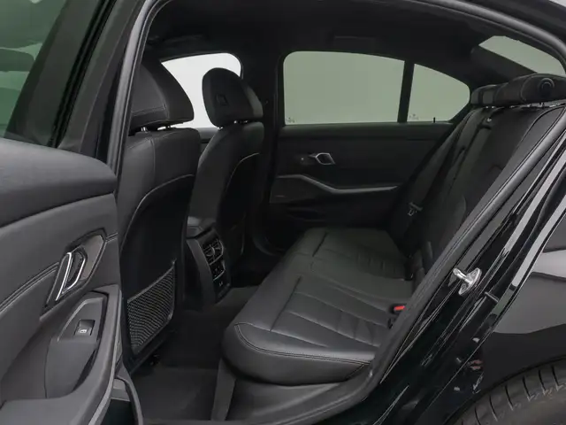 BMW 3 Series view 25