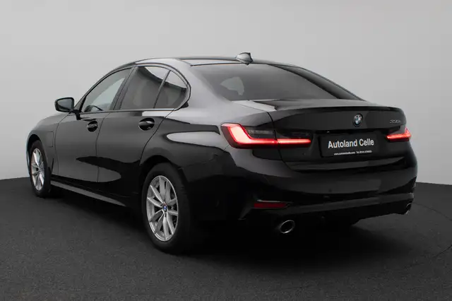 BMW 3 Series view 9