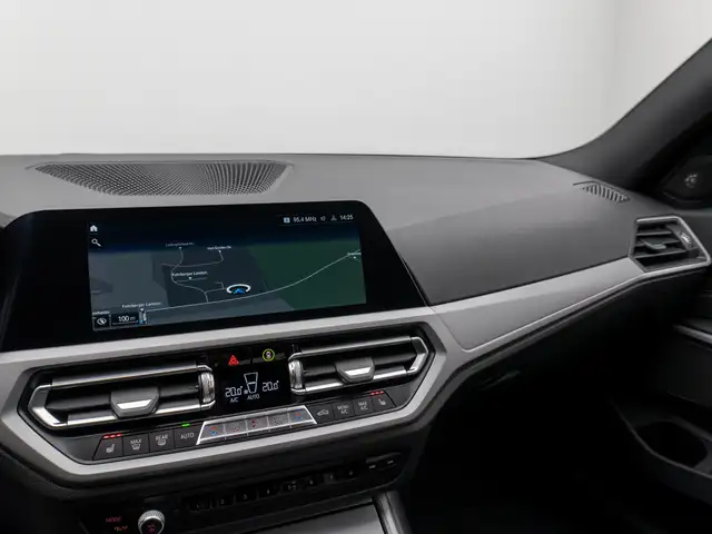 BMW 3 Series view 21