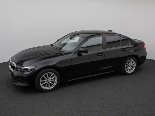 BMW 3 Series view 12