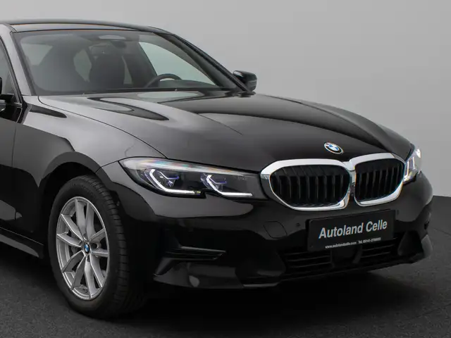 BMW 3 Series view 16