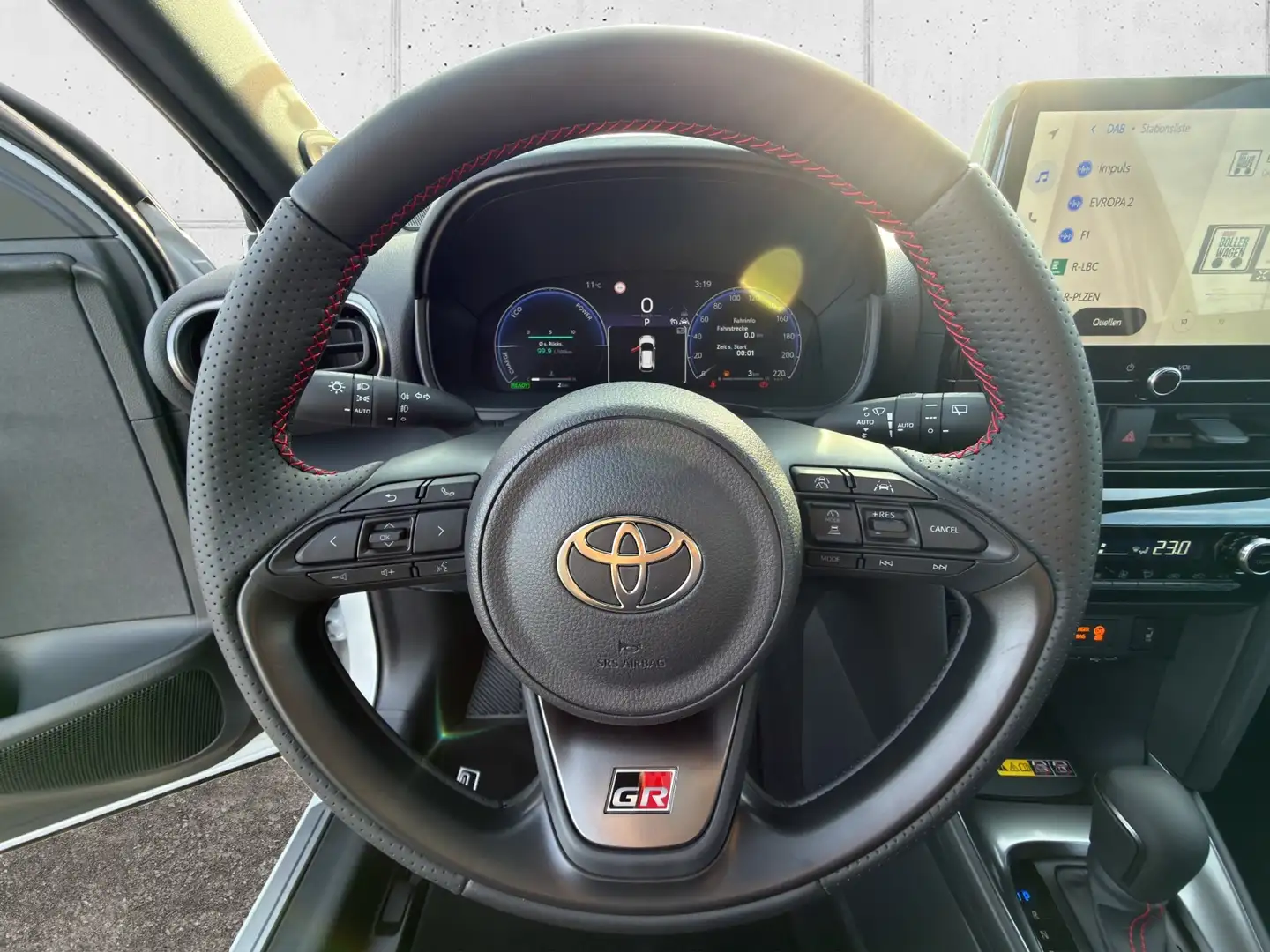 Toyota Yaris Cross HSD 2WD GR-Sport 5t. Weiß - 2