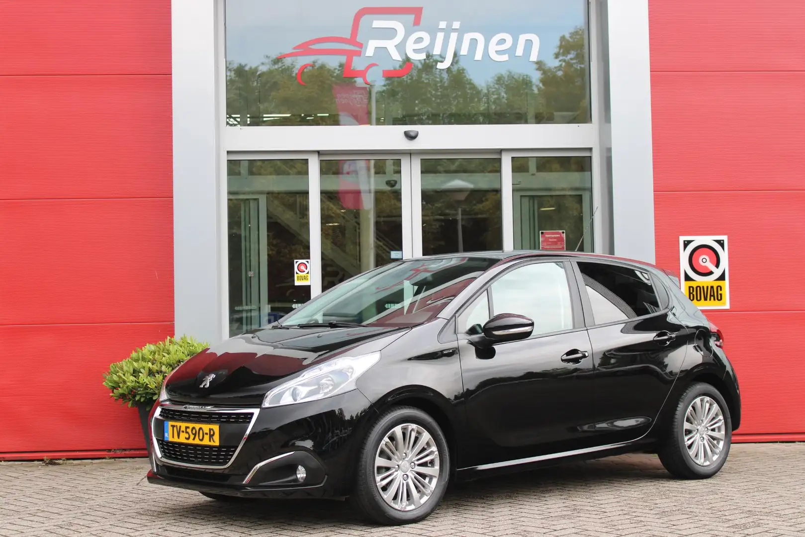 Peugeot 208 1.2 110PK AUTOMAAT SIGNATURE | NAVIGATIE | APPLE C Zwart - 1