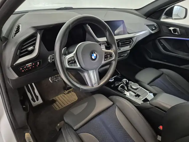 BMW 1 Series view 6