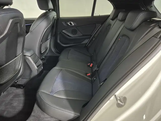 BMW 1 Series view 7