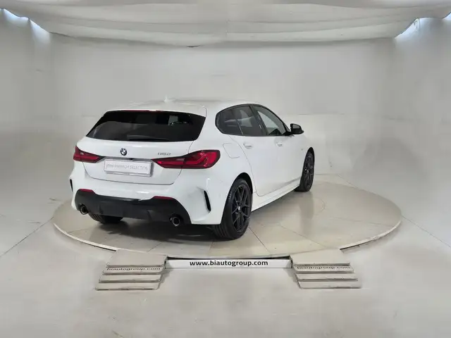 BMW 1 Series view 4