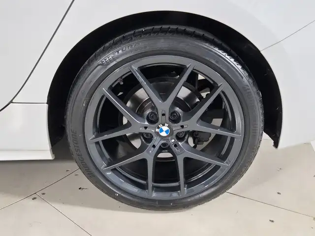 BMW 1 Series view 14