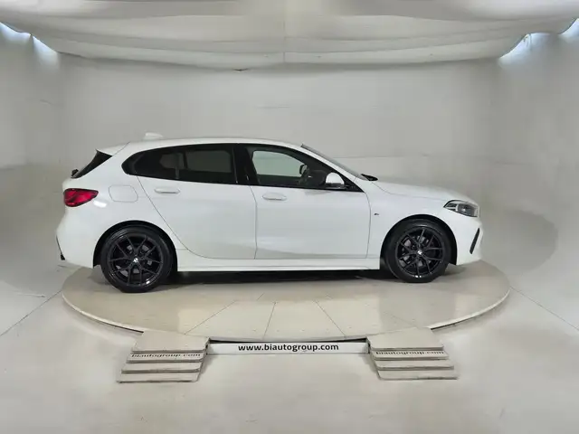BMW 1 Series view 5
