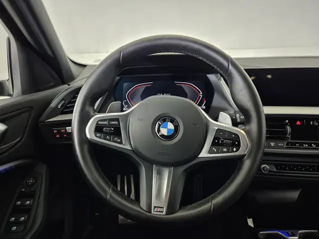 BMW 1 Series view 9