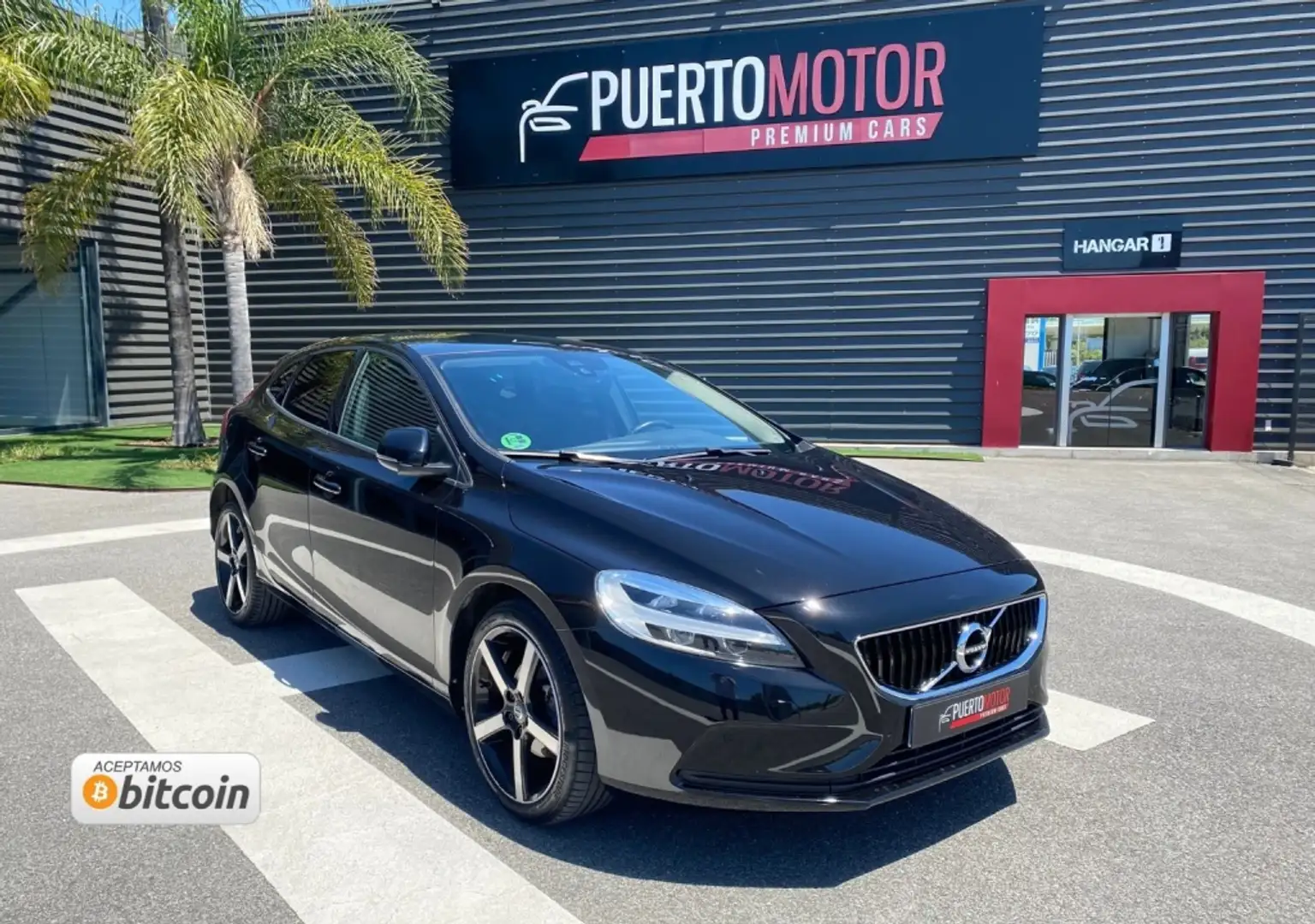 Volvo V40 D2 Momentum 120 Noir - 1
