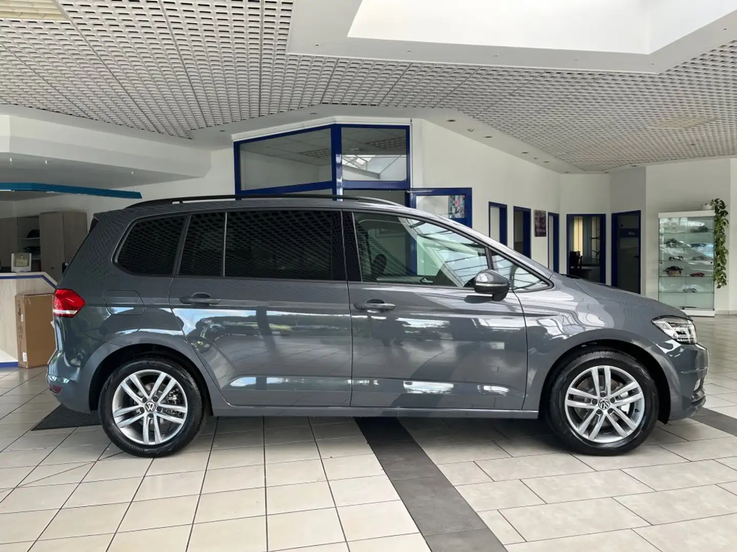 Volkswagen Touran 1.5 TSI-DSG EDITON, 7-Sitz, LED, EasyOpen Szürke - 2