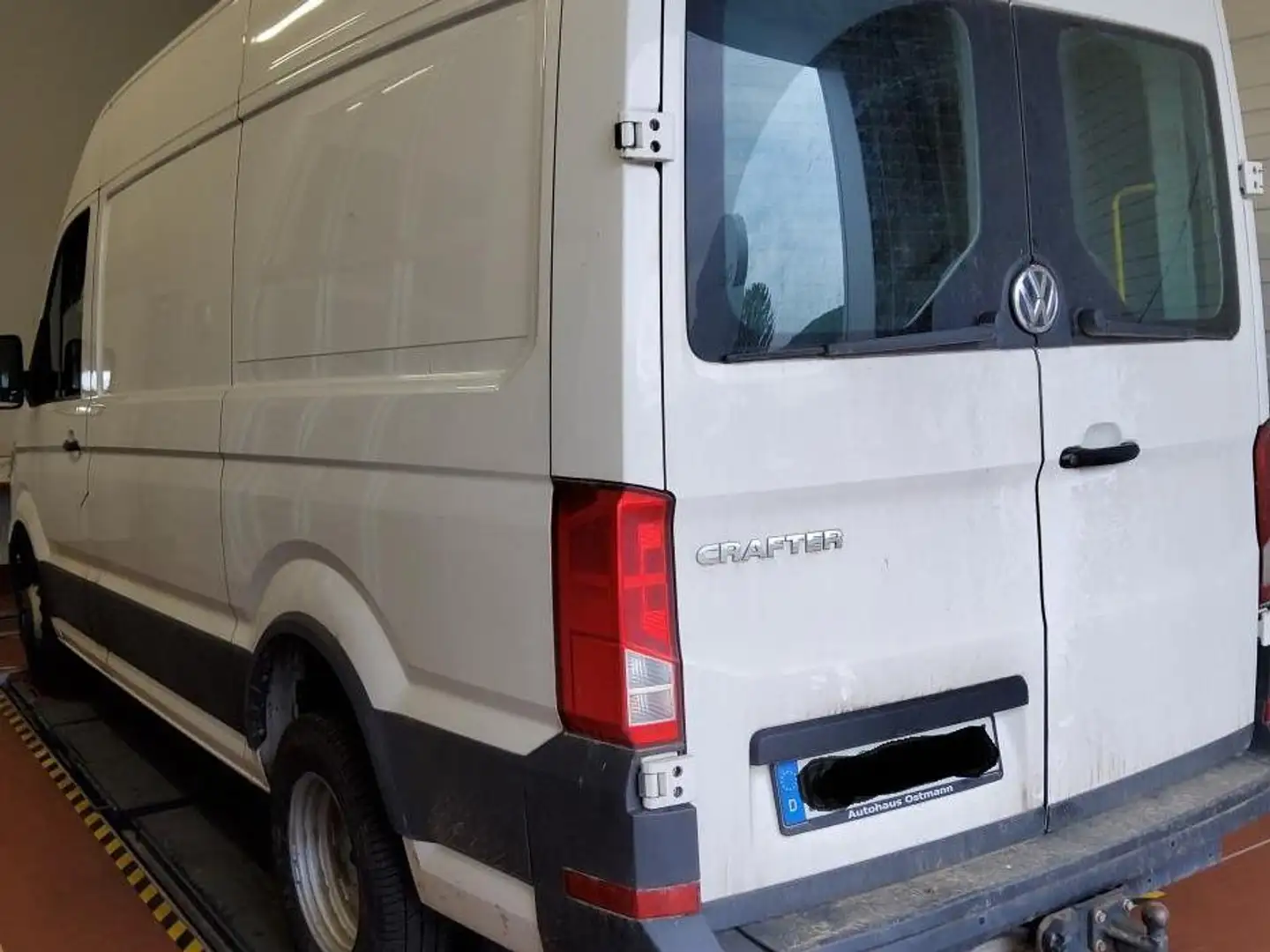 Volkswagen Crafter 50 2.0 TDI mittellang Hochdach RWD Klima AHK Cam Weiß - 2