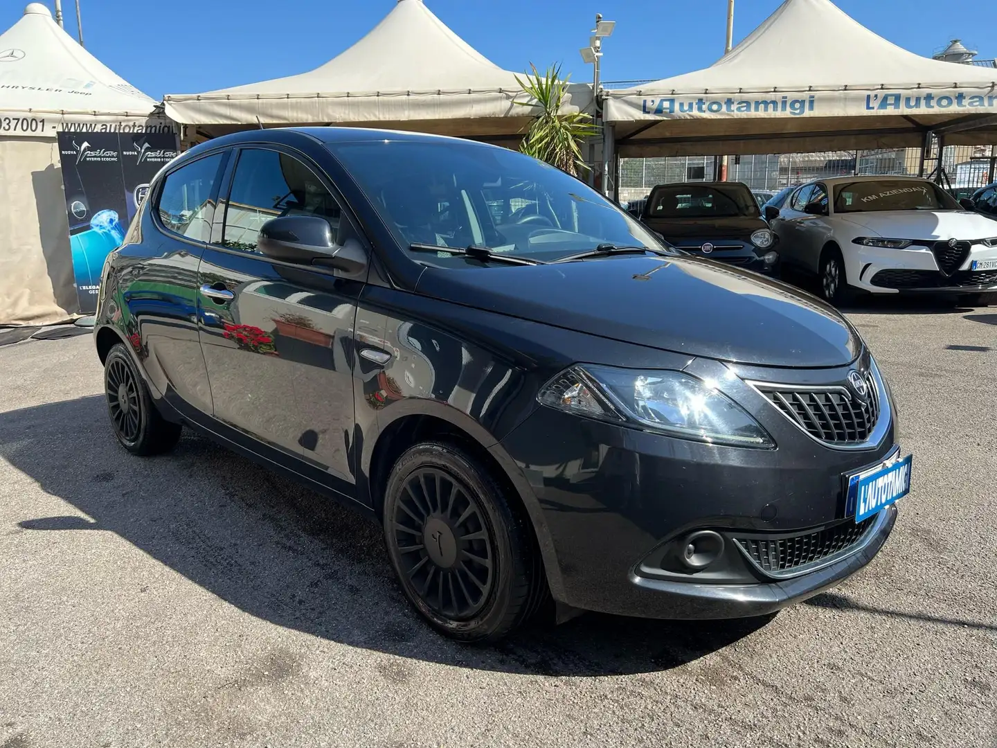 Lancia Ypsilon 1.0 FireFly 5 porte S&S Hybrid Alberta Ferretti Nero - 1