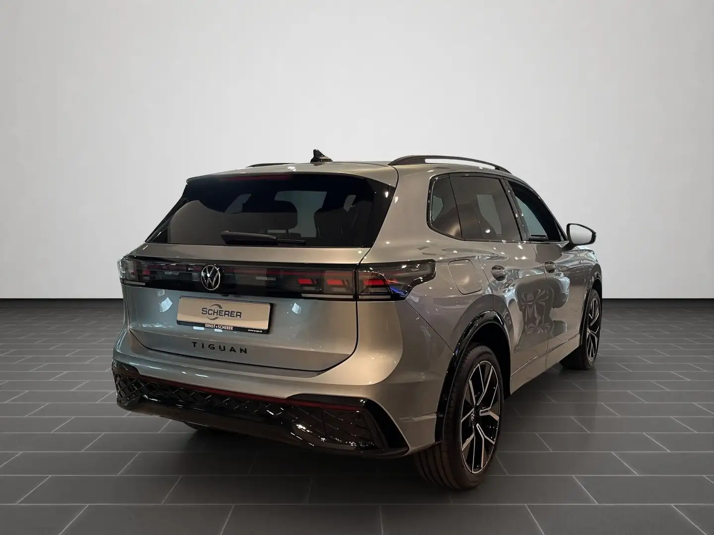 Volkswagen Tiguan R-Line 1,5 l eHybrid OPF 110 kW (150 PS) Silber - 2