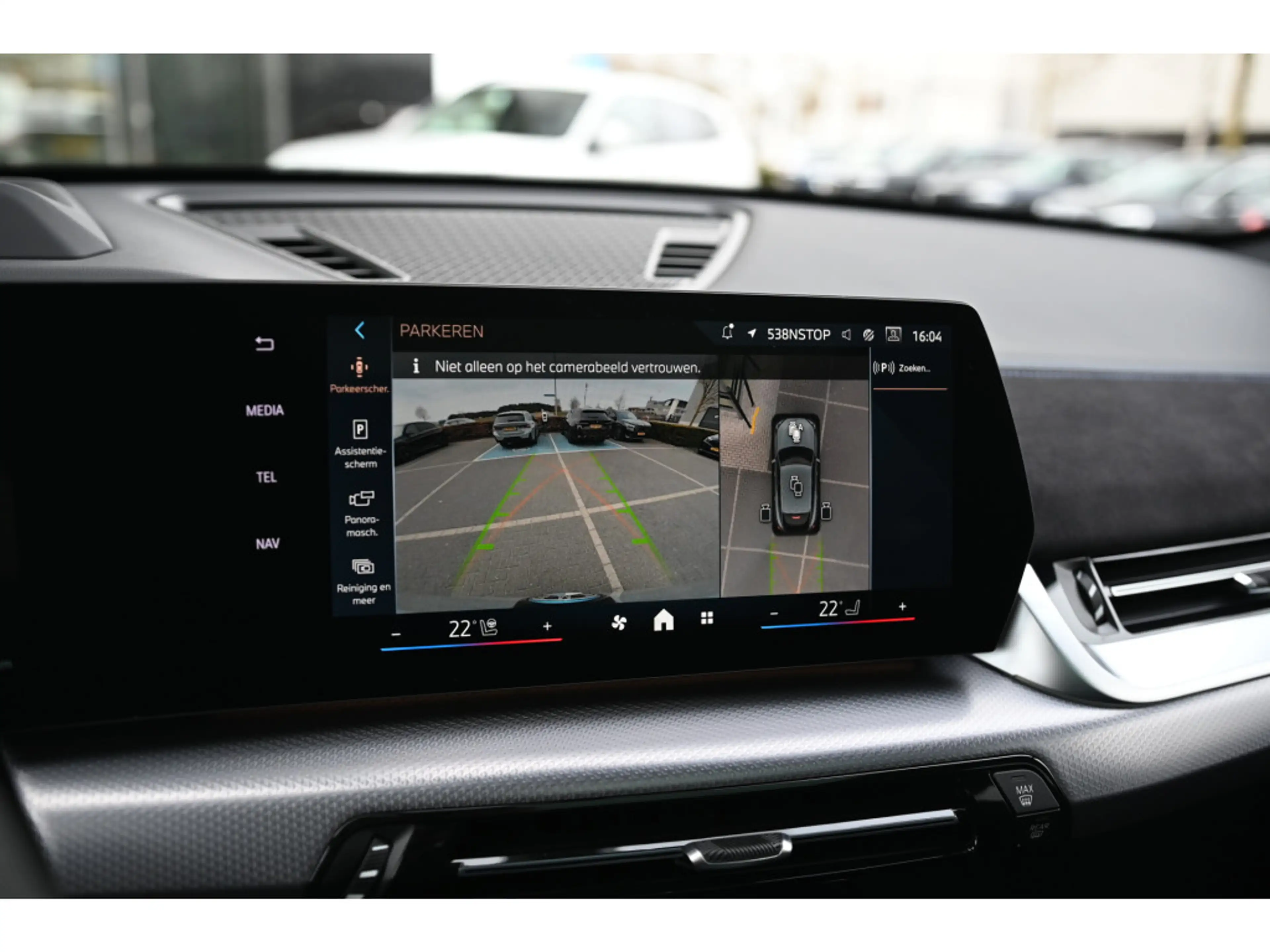 BMW iX2 eDrive20 M Sport / Panoramadak / Trekhaak / M Spor — photo 14