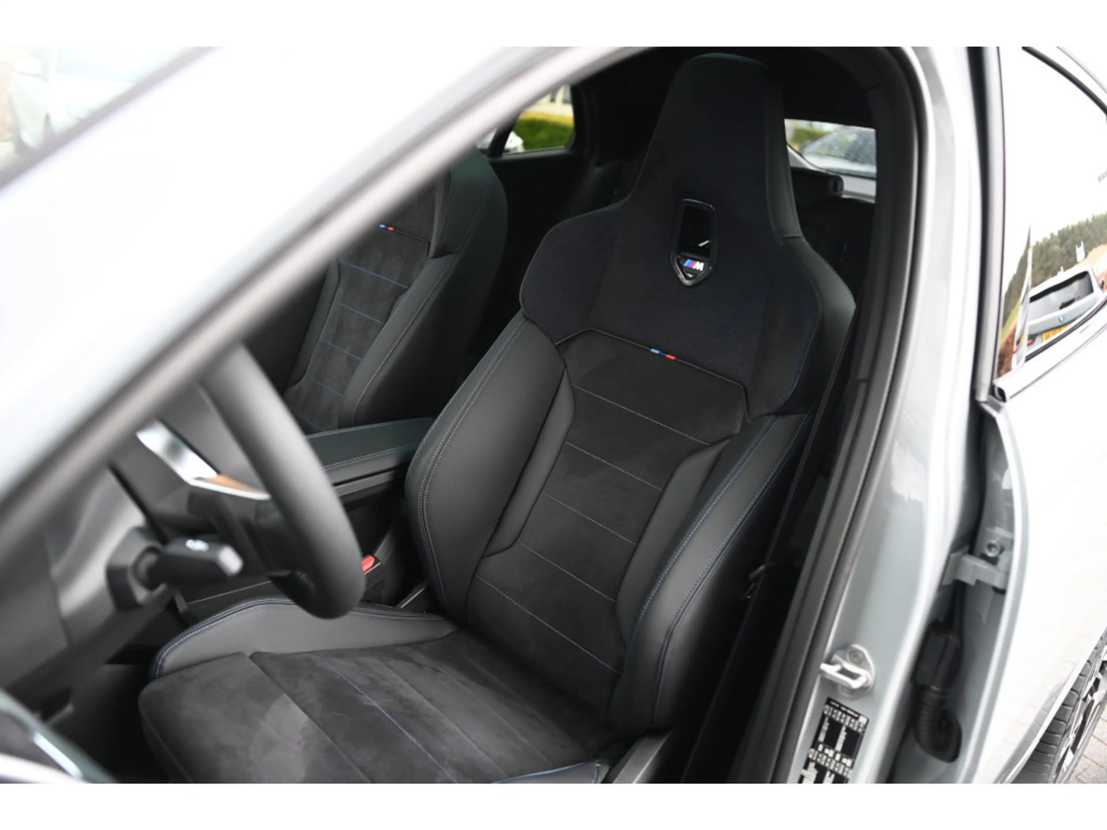 BMW iX2 eDrive20 M Sport / Panoramadak / Trekhaak / M Spor — photo 4