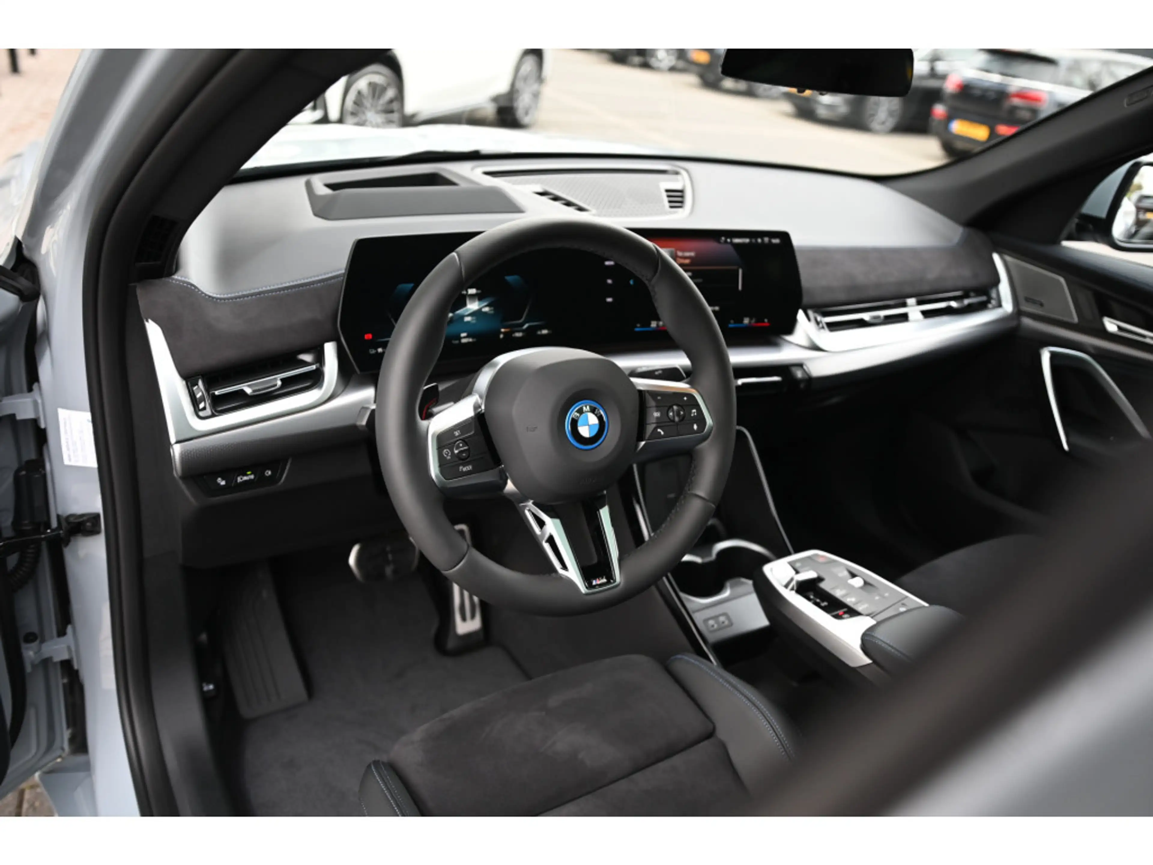 BMW iX2 eDrive20 M Sport / Panoramadak / Trekhaak / M Spor — photo 10