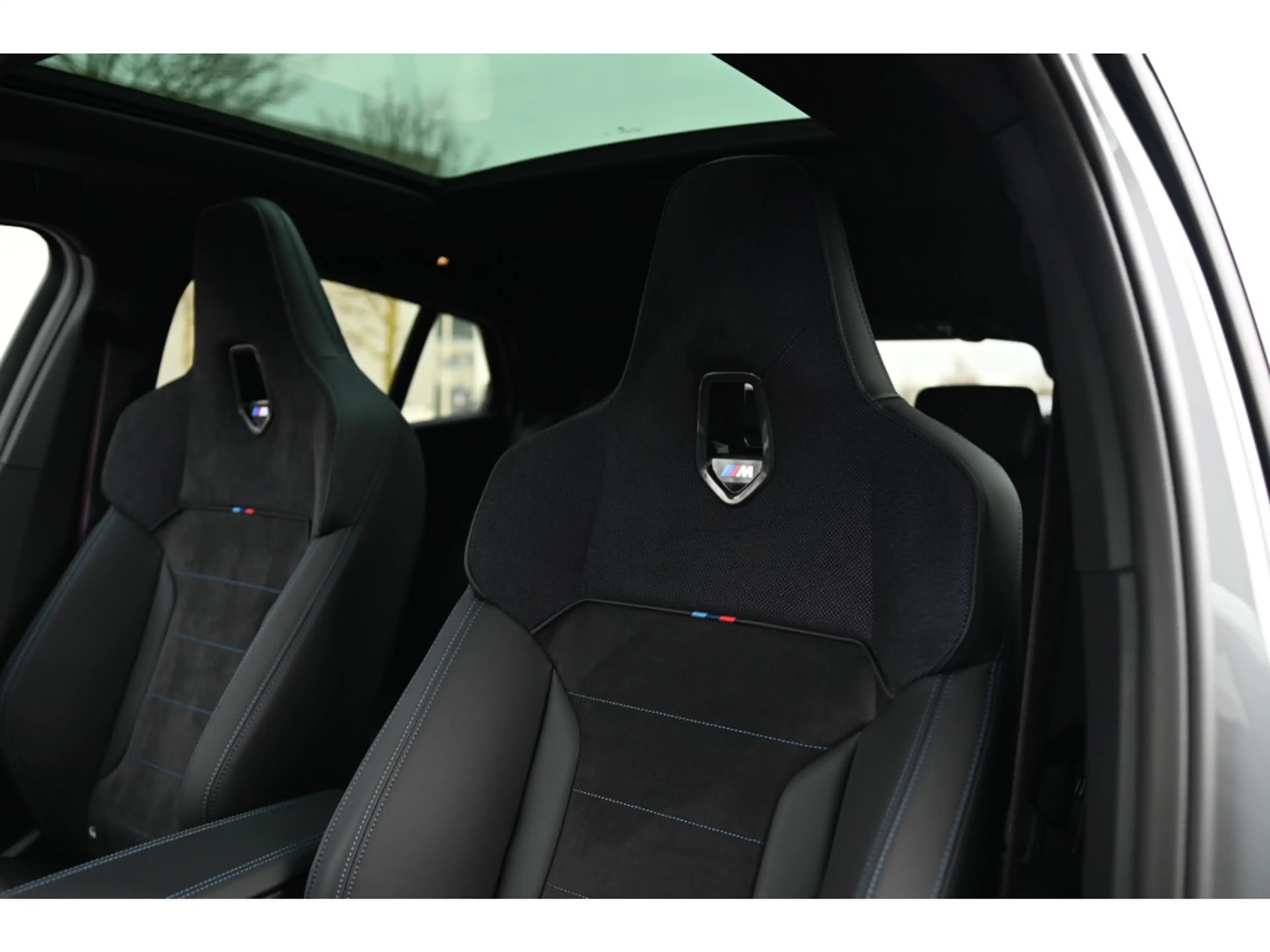 BMW iX2 eDrive20 M Sport / Panoramadak / Trekhaak / M Spor — photo 11