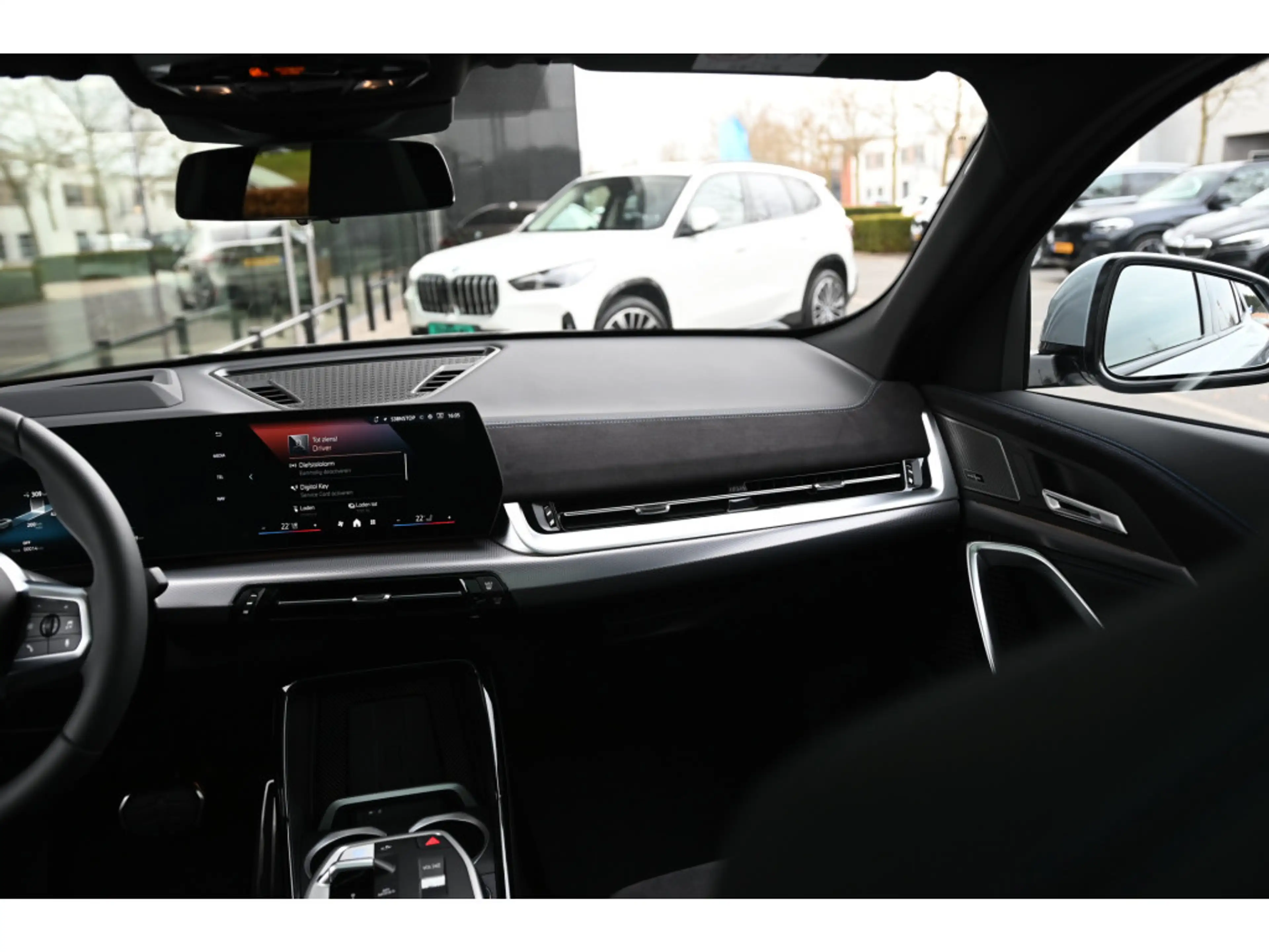 BMW iX2 eDrive20 M Sport / Panoramadak / Trekhaak / M Spor — photo 6