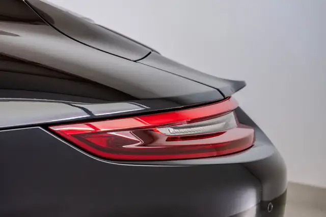 Porsche 911 view 14
