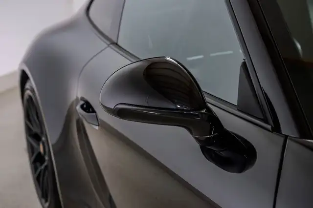 Porsche 911 view 9
