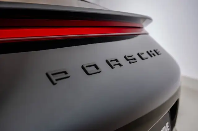 Porsche 911 view 12