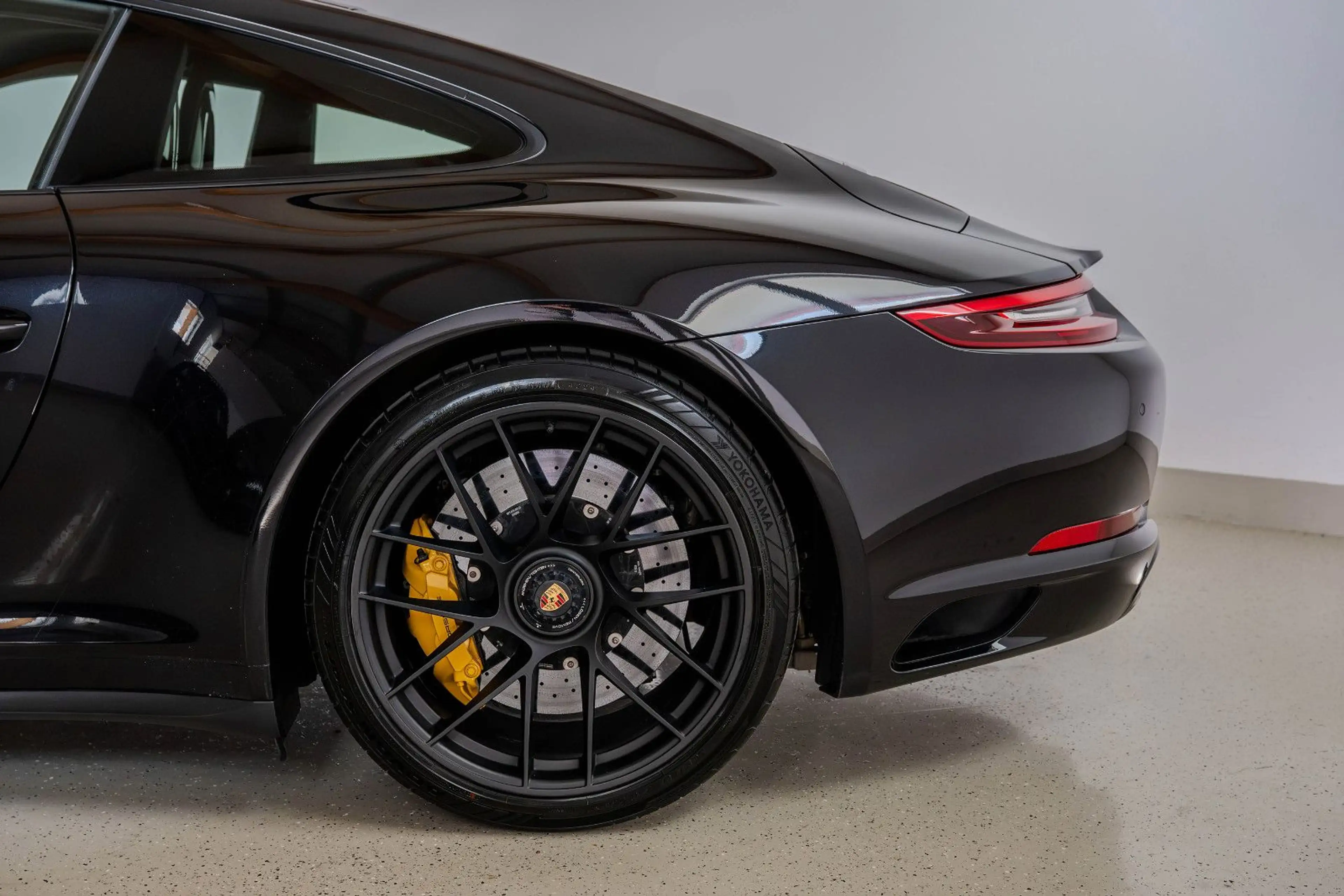 Porsche 991 911 Carrera 4 GTS PCCB PDCC LIFT PDLS+ SCHALENSI — photo 15