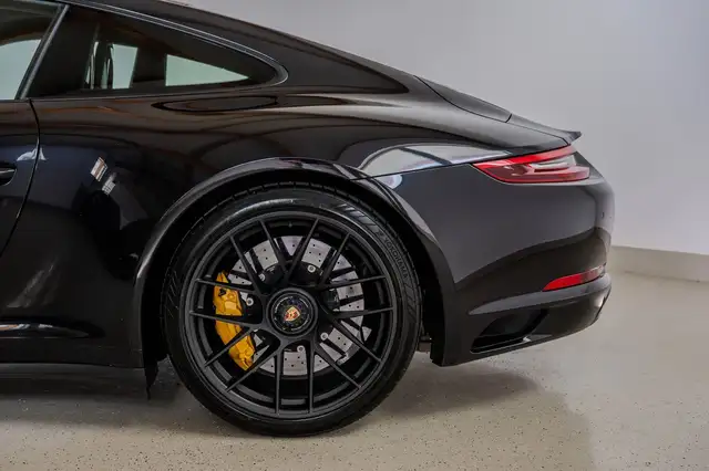 Porsche 911 view 15