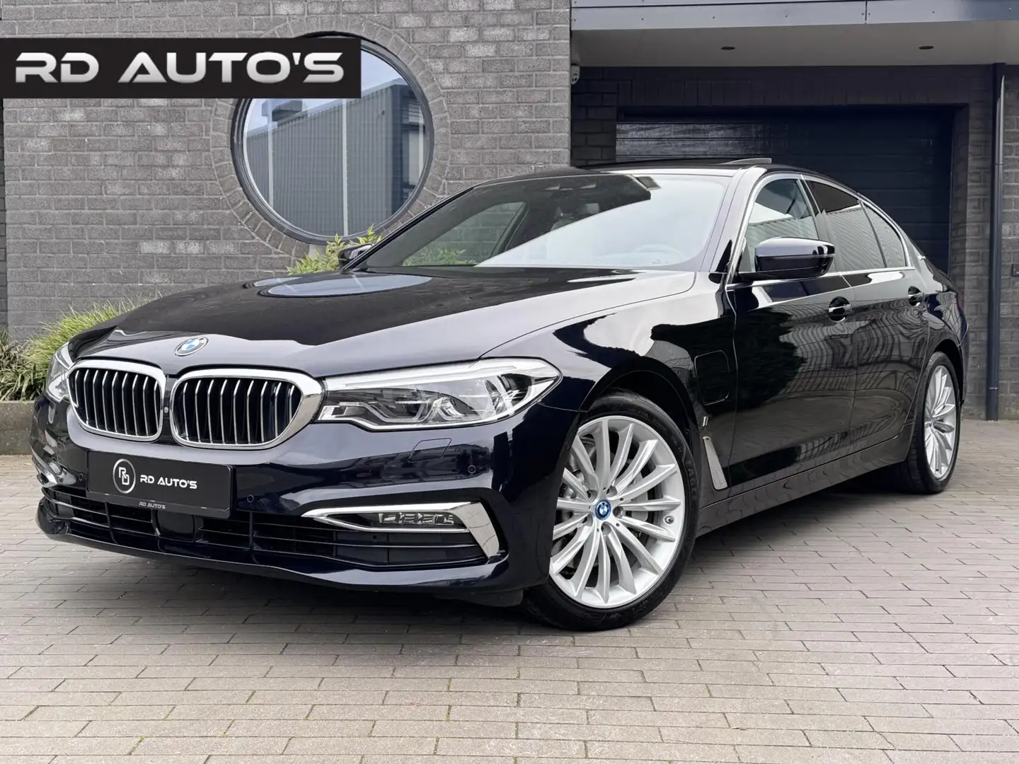 BMW 530 5-serie 530e iPerformance High Executive Individua Zwart - 1