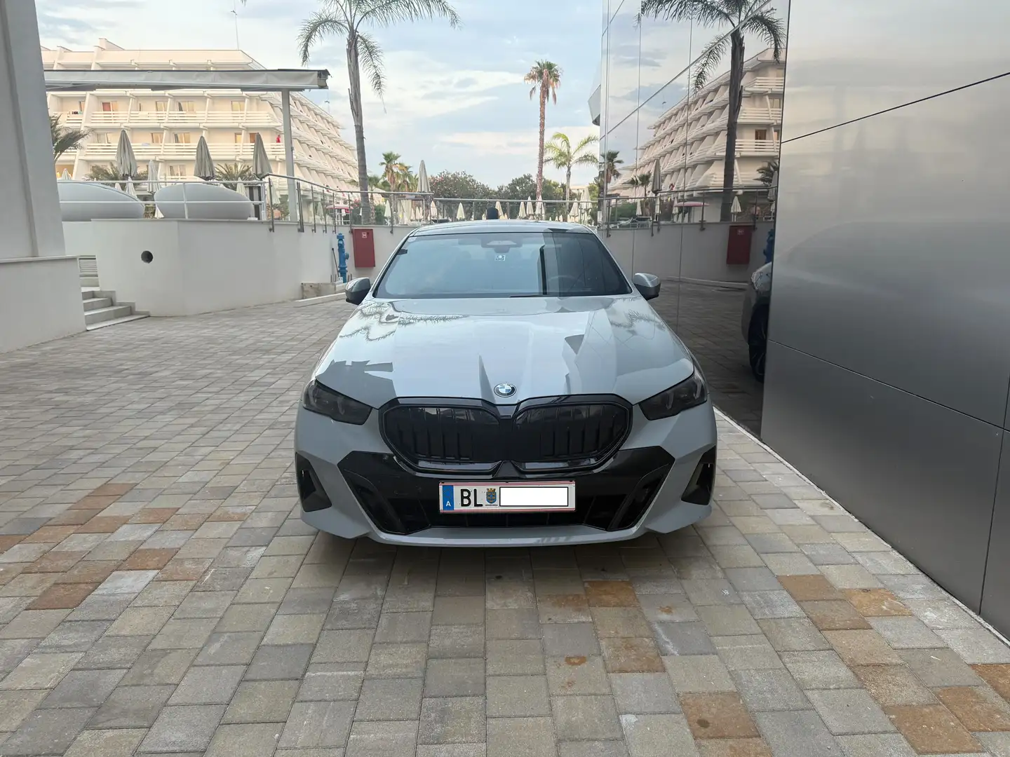 BMW 520 d MHEV xDrive Aut.//WERKSGARANTIE bis 01/2028// Grau - 2