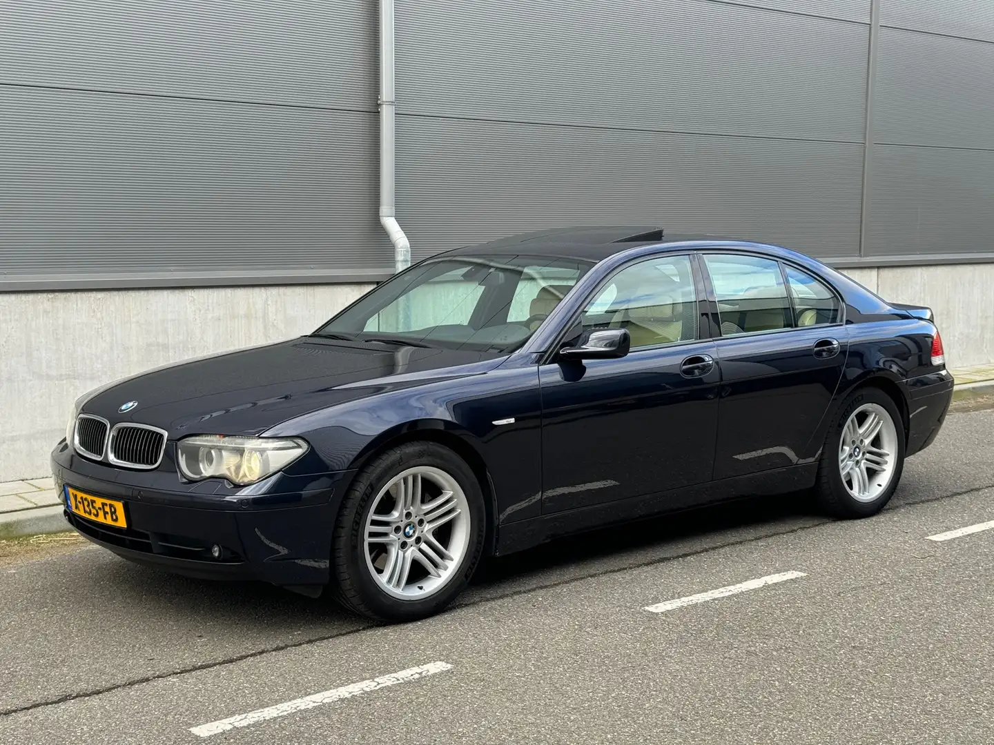 BMW 745 i | Individual | Nachtblau | Comfort Seats | Alcan Blue - 1