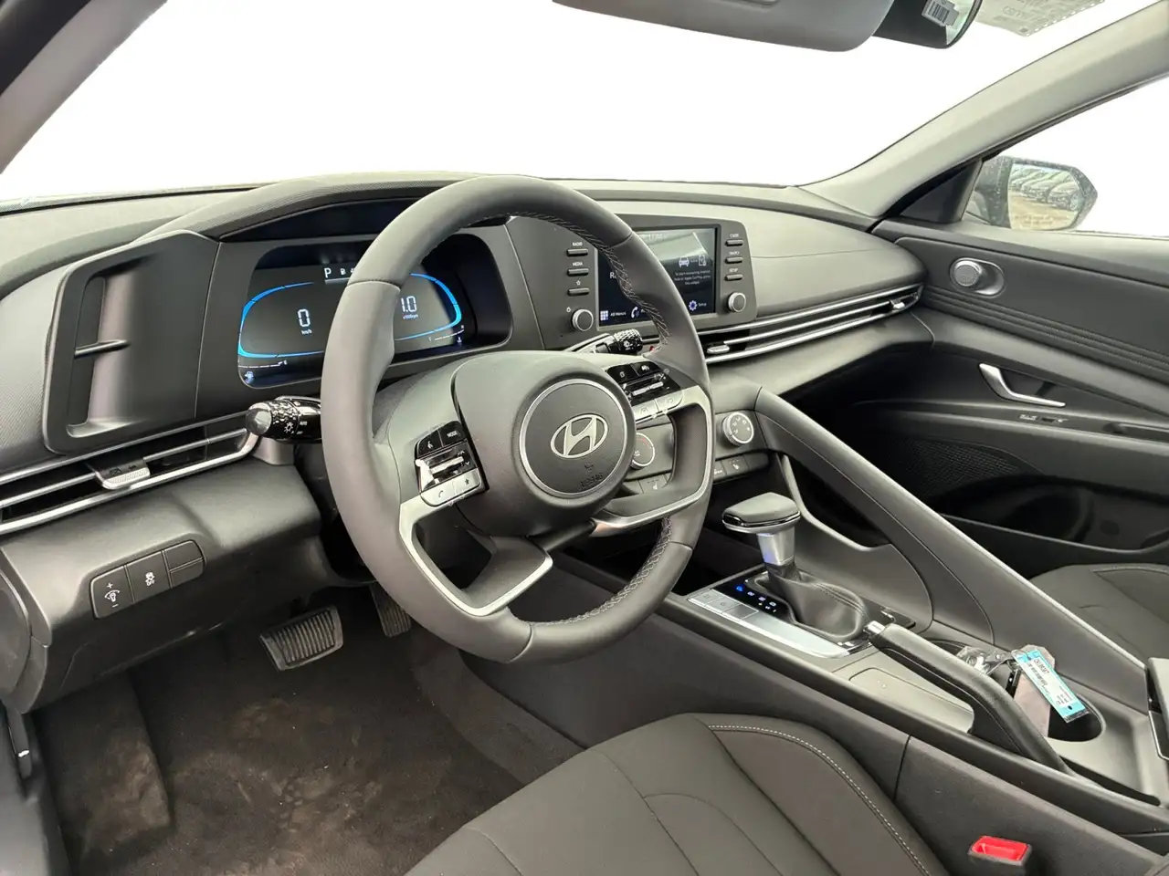 Hyundai ELANTRA снимка Hyundai ELANTRA