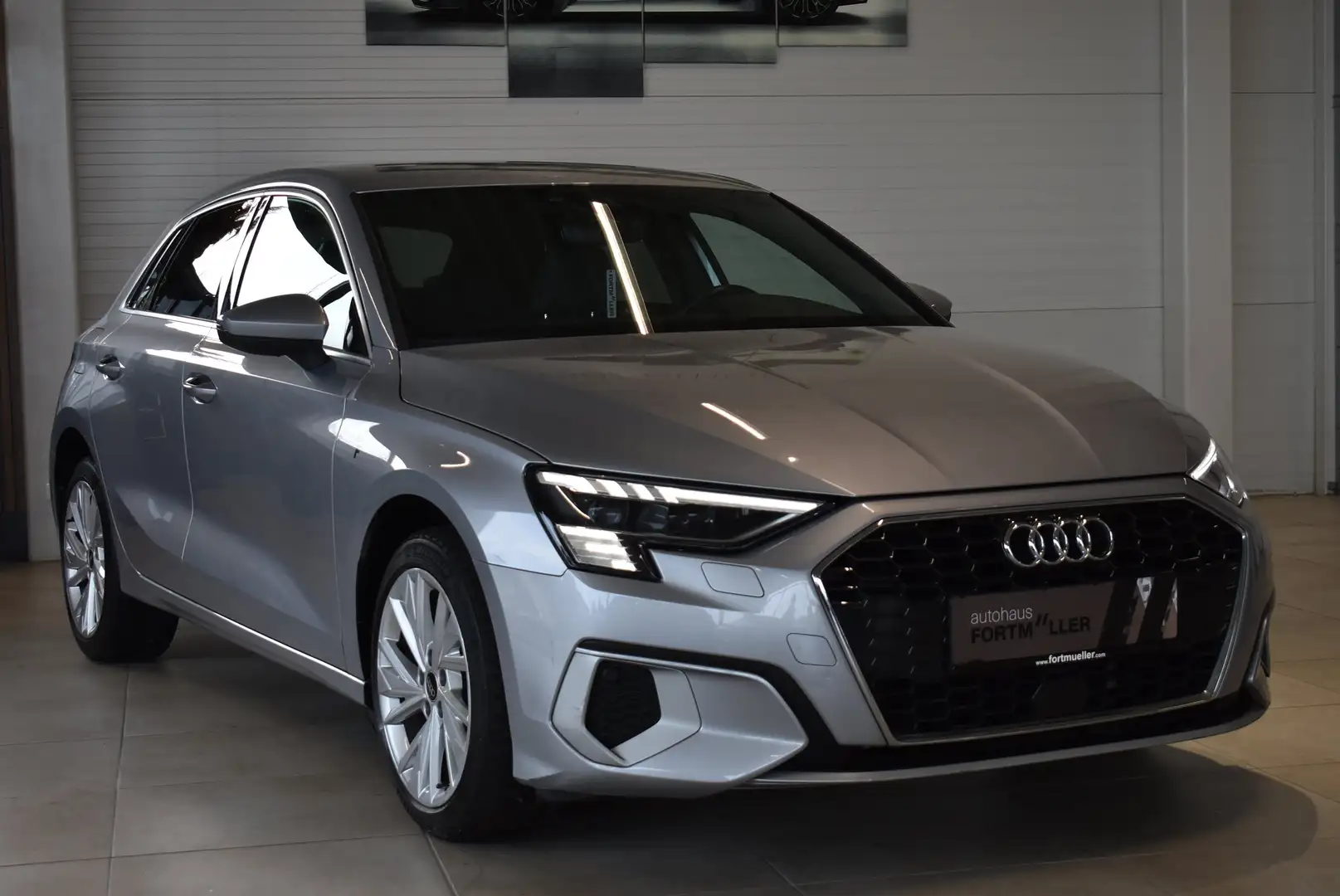 Audi A3 40 TFSI e advanced Grau - 1