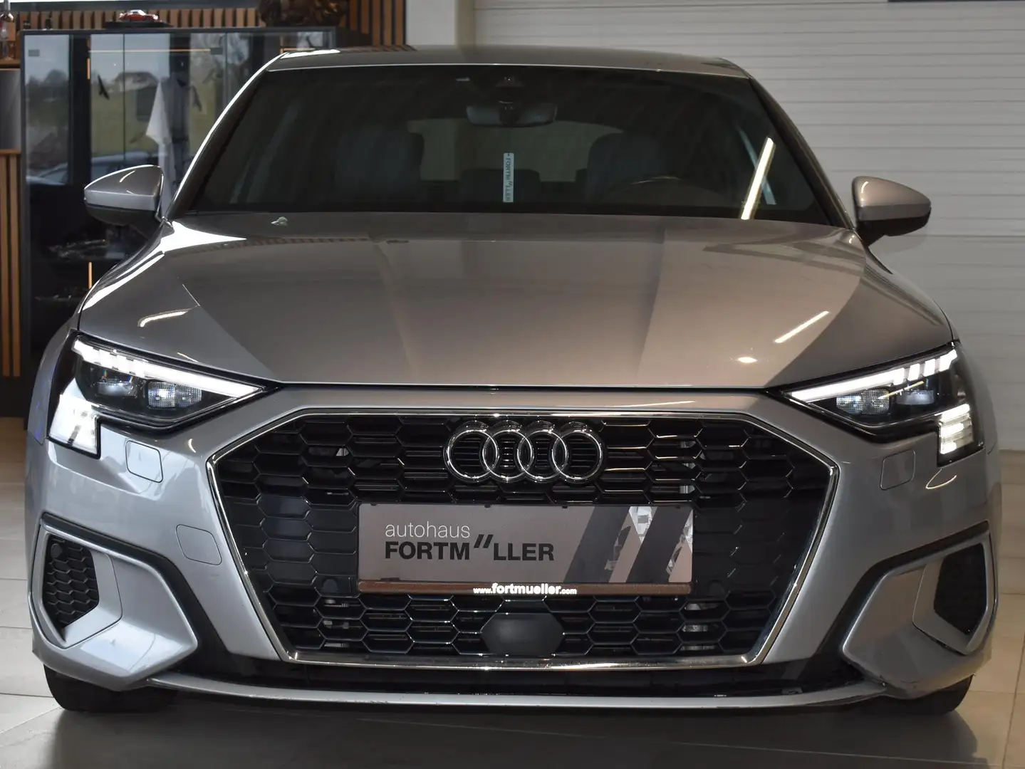 Audi A3 40 TFSI e advanced Grau - 2