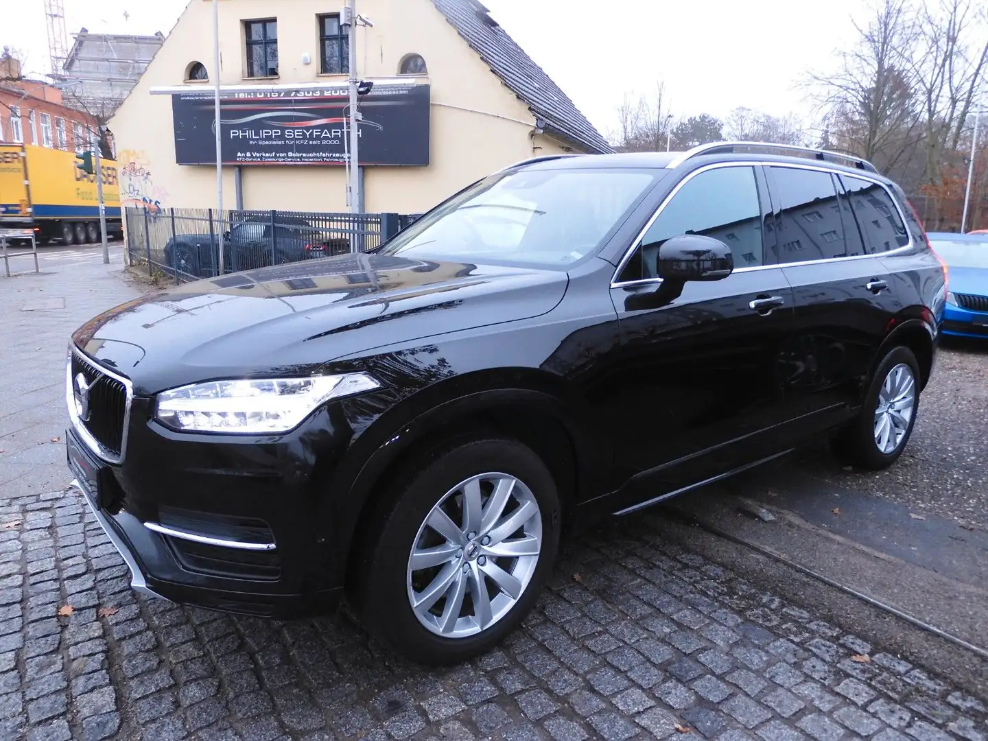 Volvo XC90 D5 AWD Momentum*VOLLAUSSTATTUNG*7-SITZER* Černá - 1