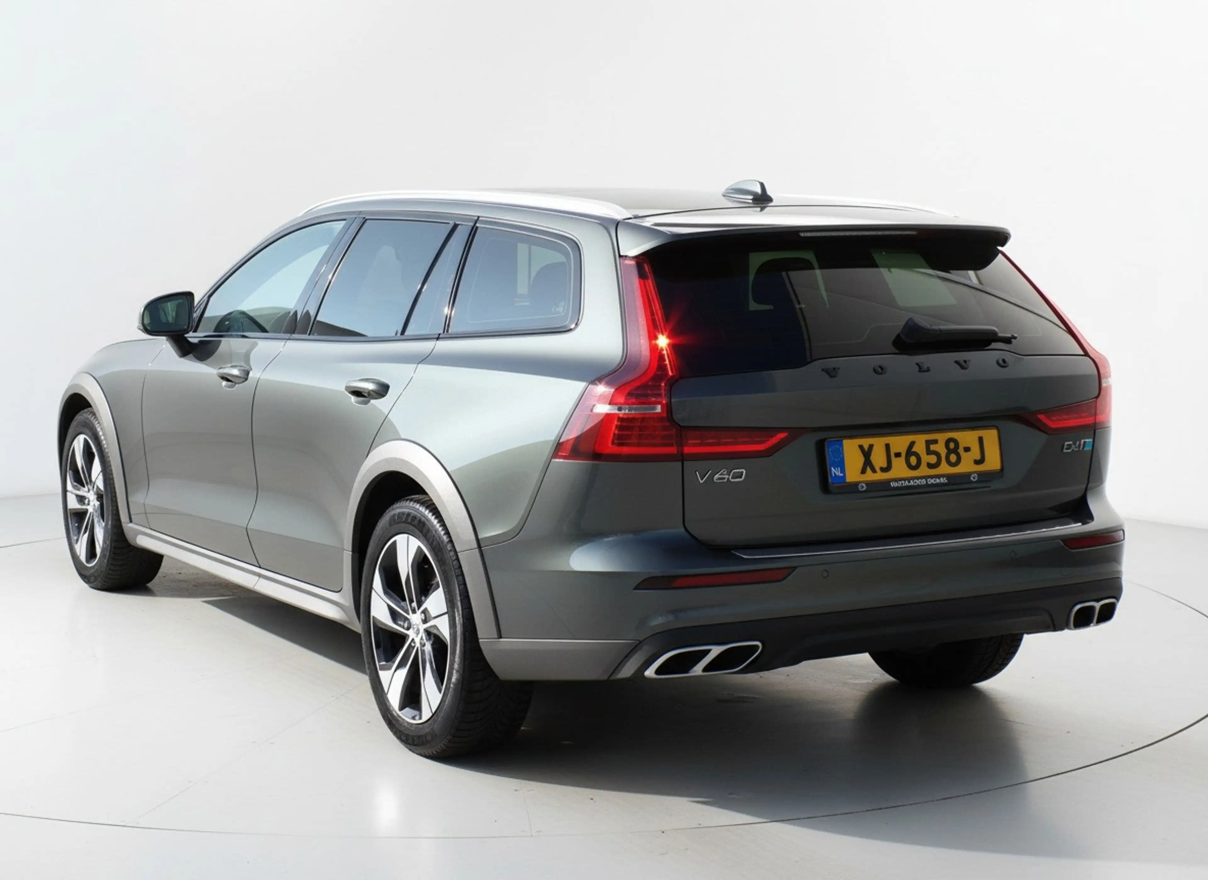 Volvo V60 Cross Country 2.0 D4 AWD Intro Edition|Nav|Cam|ACC — photo 6