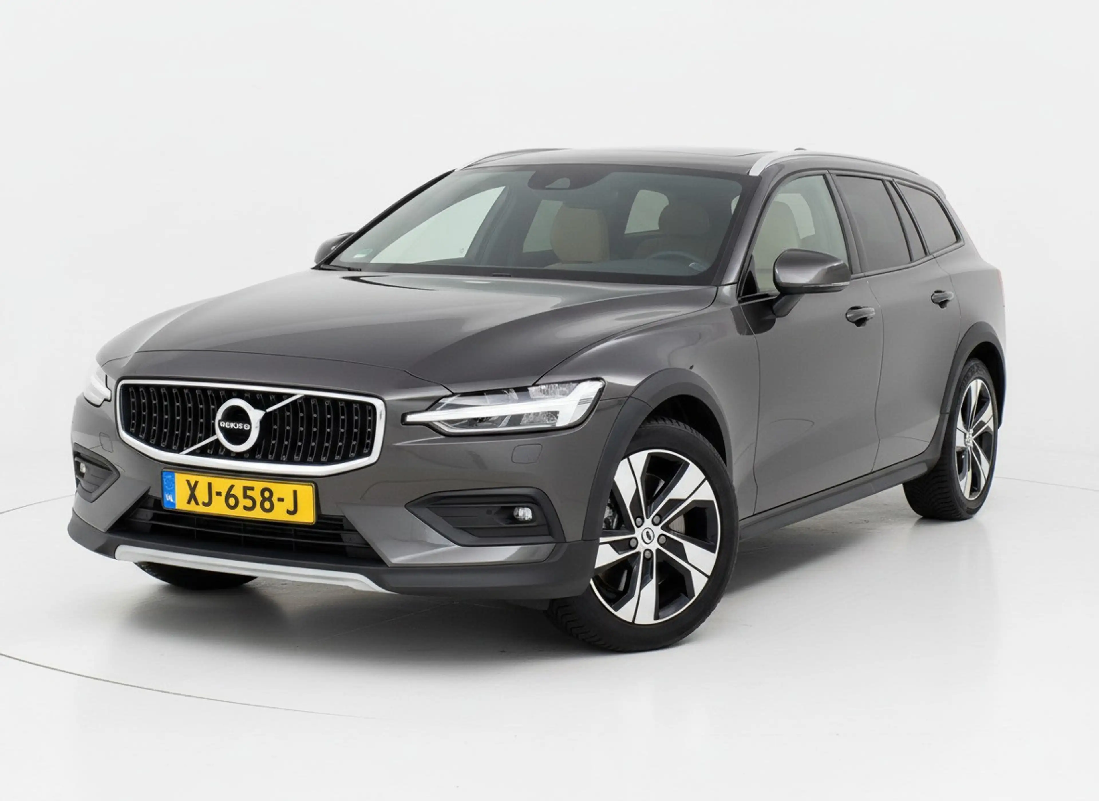Volvo V60 Cross Country 2.0 D4 AWD Intro Edition|Nav|Cam|ACC — photo 4